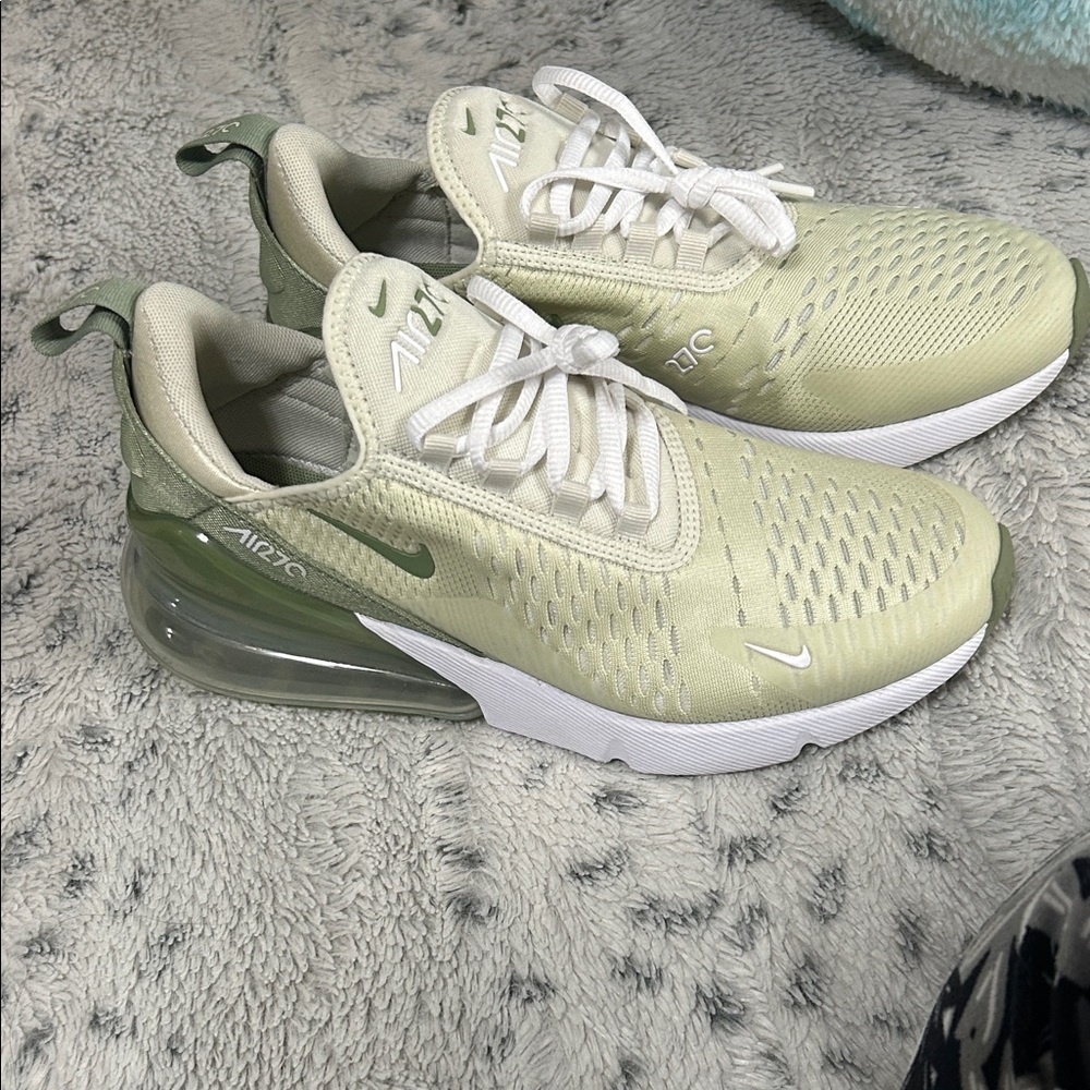 Nike Air 270 Sneakers in Green and White - Picture 5 of 5